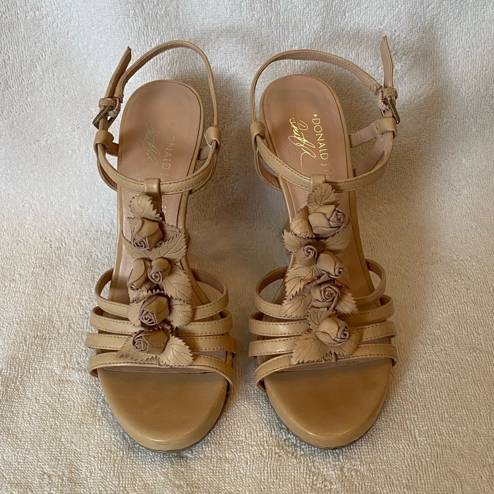DONALD PLINER Nude wedge sandals - Picture 2 of 9